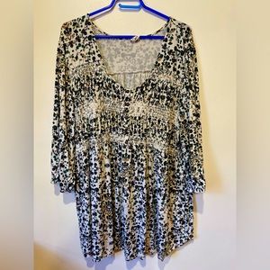 Patterned Shirt with 3/4 sleeves.